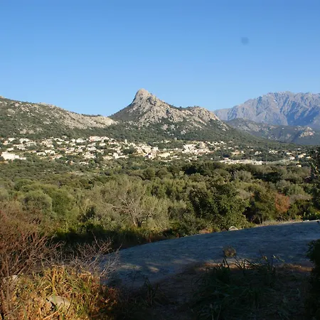 Chalet Belle Location Sur Avec Vue Remarquable Et Jardin